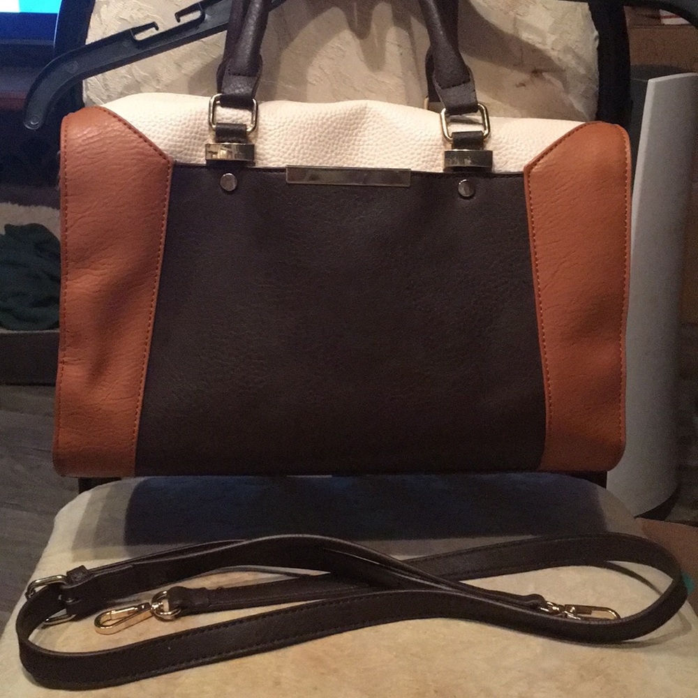 👜CHARMING CHARLIE TRITONE BAG👜